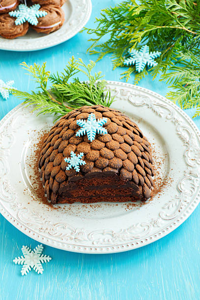 шоколадный рпи конусообразными идеей рожденственский пирог - рожденственский подарок стоковые фото и изображения