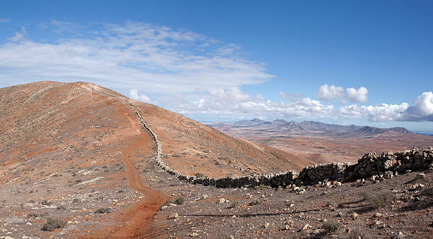 Fuerteventura - Trail on the mountain ridge above Betancuria Fuerteventura - Trail on the mountain ridge above Betancuria between Degollada del Marrubio and Mirador de Morro Velosa - Canary Islands, Spain. ridgeway stock pictures, royalty-free photos & images