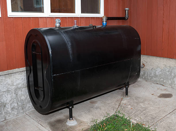 home heating oil storage tank - olievat fotos stockfoto's en -beelden