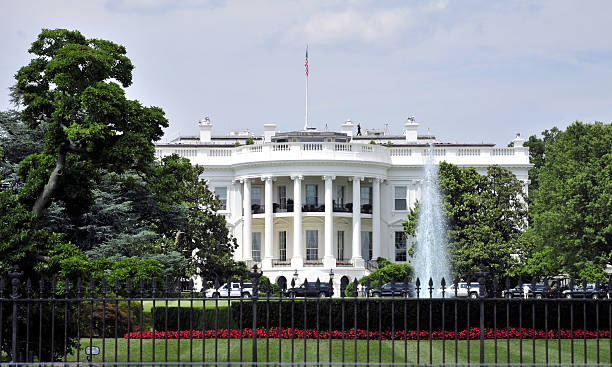 istock White House Fountain 512575437