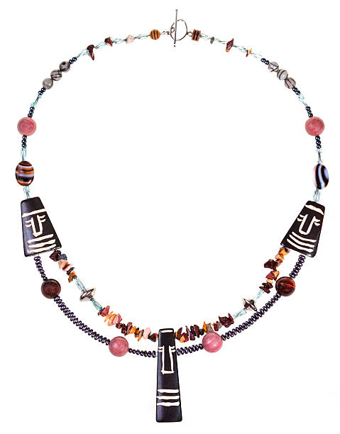 アフリカ風のネックレスで自然の宝石 - animal bone stone necklace bead ストックフォトと画像