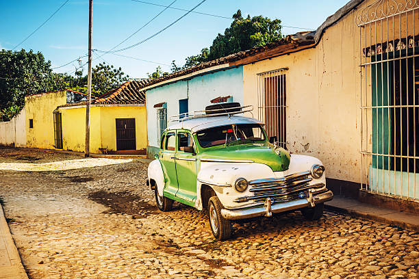 istock Old American car on cuban street 512594738