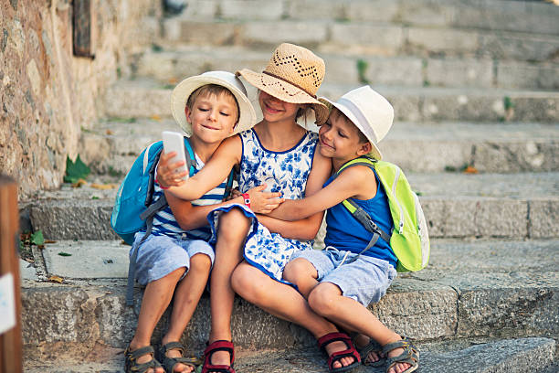 istock Kids tourists taking selfie 512594804