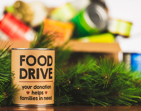 ¡Apoyen nuestra comida en automóvil. Holiday producto enlatado drive photo