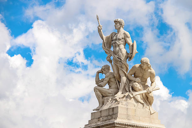 estatuas en un monumento a victor emmanuel ii.  roma - cityscape venice italy italian culture italy fotografías e imágenes de stock