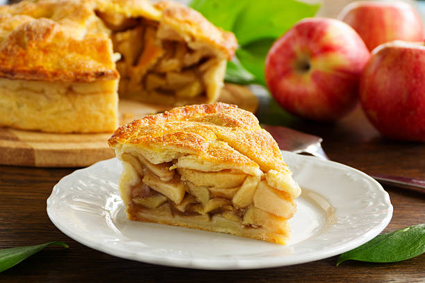 classico americano, la torta di mele. - pie apple dessert baked foto e immagini stock