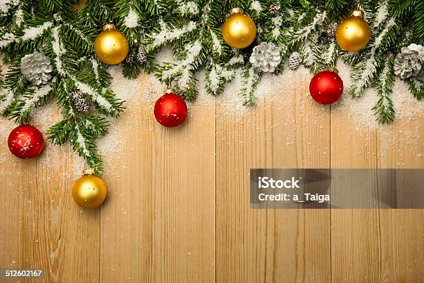 Fondo De Navidad Con Firtree Y Baubles En Madera Foto de stock y más banco de imágenes de Abeto - Abeto, Abeto Picea, Adorno de navidad