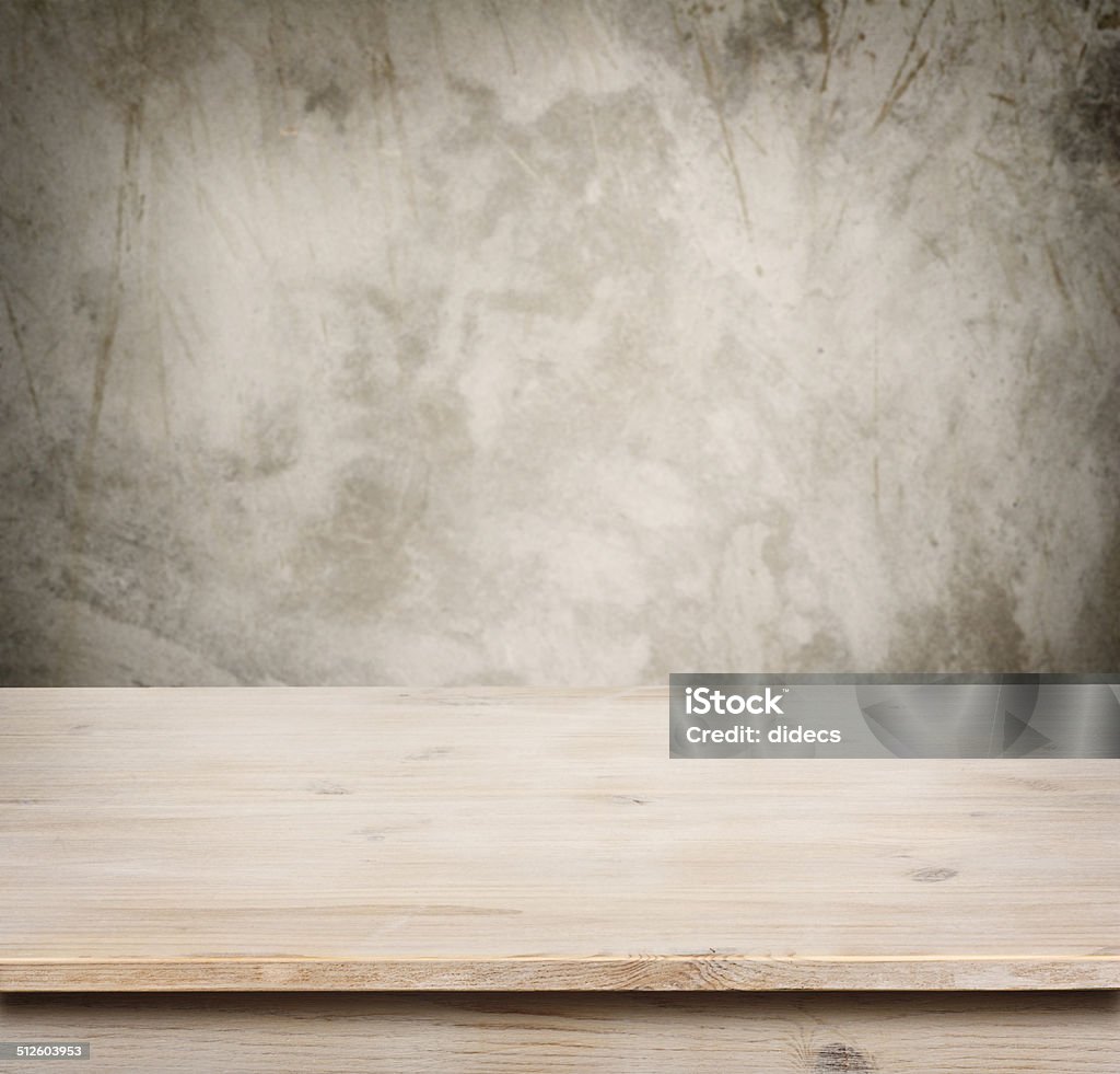 Mesa de madera, sobre fondo de pared defocuced vintage - Foto de stock de Rústico libre de derechos