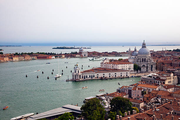 istock Grand Canal and Basilica 512618092