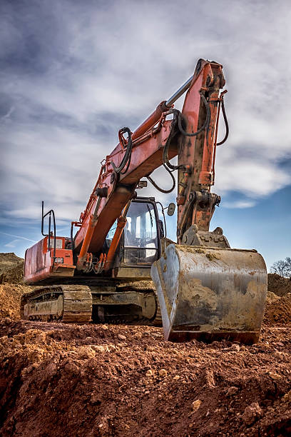 istock Excavator on the construction of new building 512622412