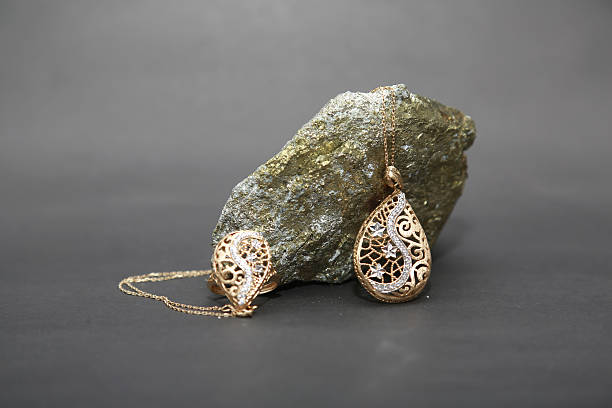 istock pure gold and gold necklace 512626323