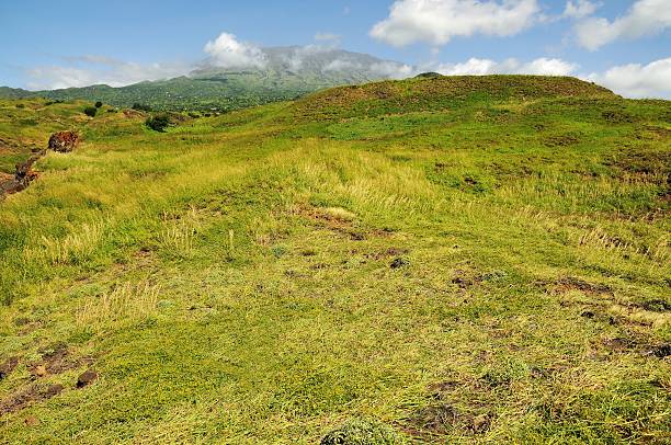 istock Green plains to mountain 512626466