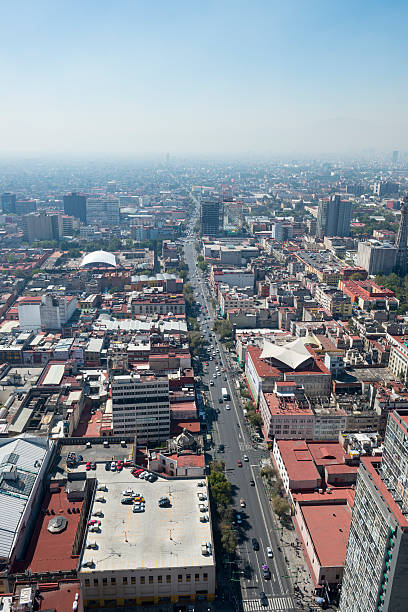 stadt straße in mexiko stadt, mexiko - smog mexico mexico city air pollution stock-fotos und bilder
