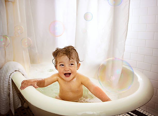 istock Baby In Tub 512627493