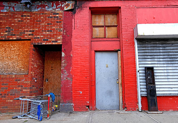 istock Poor American inner-city neighborhood 512634080