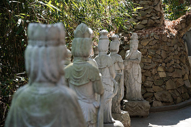 istock Stone carved corridor of buddha statues 512684500