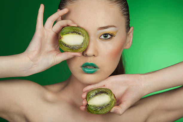 istock Kiwi girl 512694393