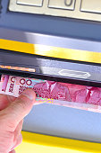 aberkennung-der-indonesische-rupiah-von-einem-atm.jpg?b=1&s=170x170&k=20&c=sWhImke2wSViKnE05sH1iKrdO8BuAqguQRfnI94NVfk=