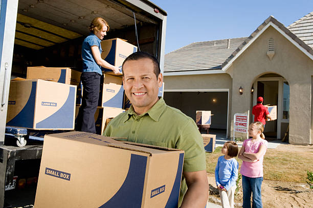 istock Family moving into New Home 512698309