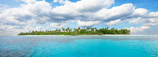 istock Beautiful nonsettled tropical island 512698504