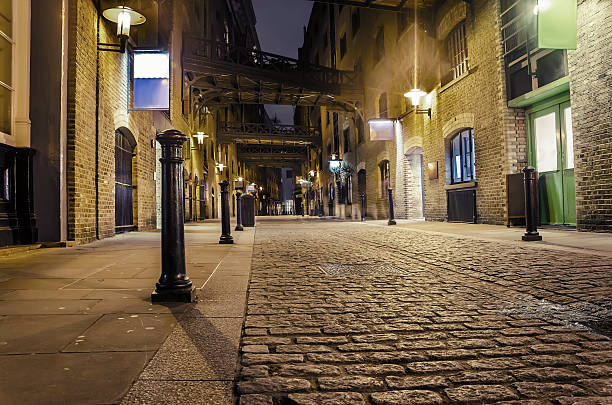 istock London traditional old stone paved road, VINTAGE 512699315