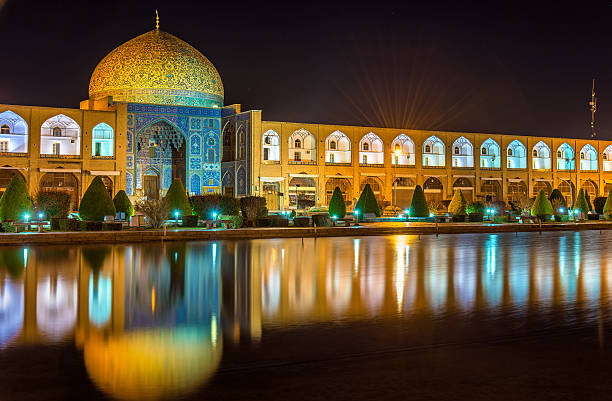 쉐이크 로트홀라 사원 on 나크시에-e jahan 스퀘어 of 이스파한, 이란에 - spirituality famous place isfahan dome 뉴스 사진 이미지