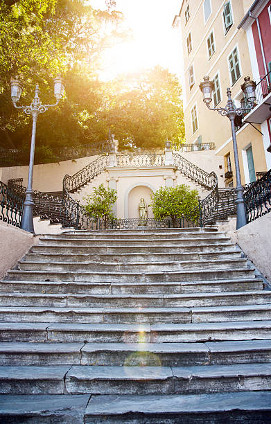 ancien escaliers - road long dirt footpath photos et images de collection