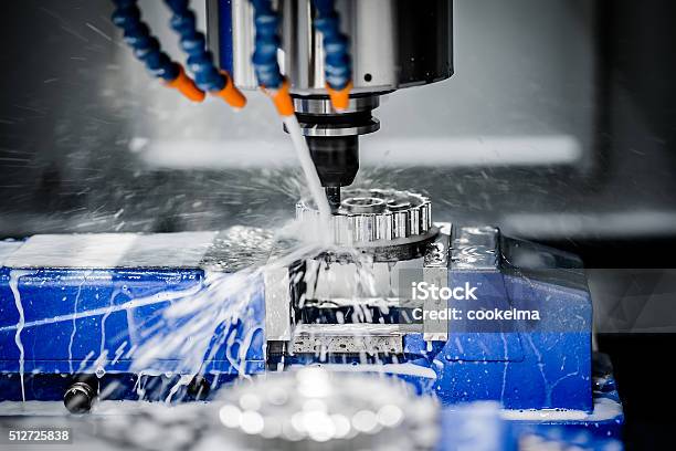 Para Trabajos En Metal De Máquinas Cnc De Molienda Foto de stock y más banco de imágenes de Máquina CNC