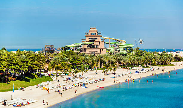 vista del parco acquatico aquaventure sul palmo jumeira isola, dubai - dubai united arab emirates hotel luxury foto e immagini stock