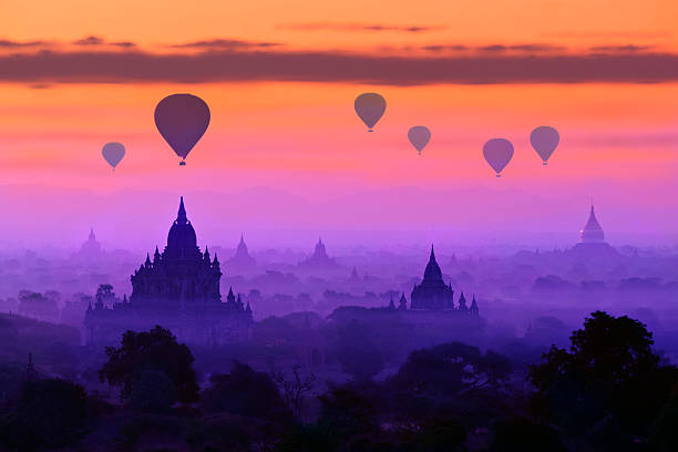 chaud air ballons de bagan, myanmar - burmese culture photos et images de collection