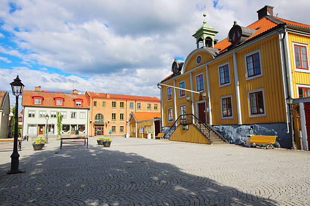 Mariefred square View on main square and library in Mariefred, Sweden mariefred stock pictures, royalty-free photos & images