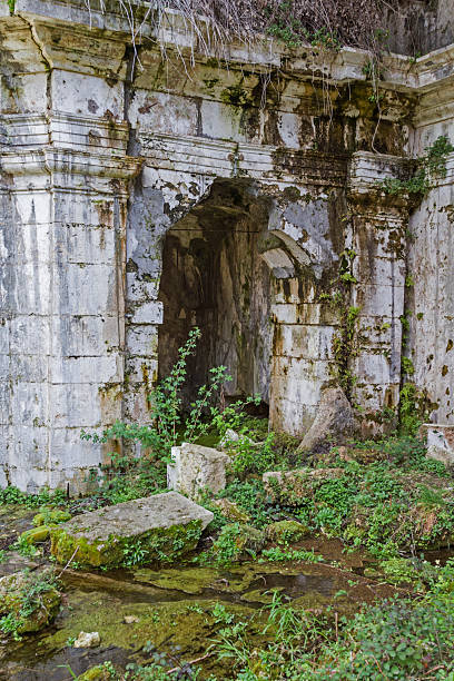 istock Church Ruin San Vittorino 512733888