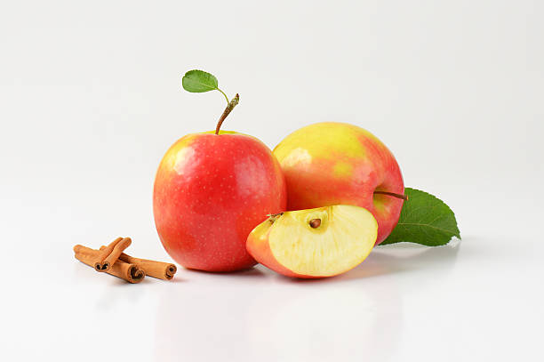 istock two whole apples and one quarter 512733920