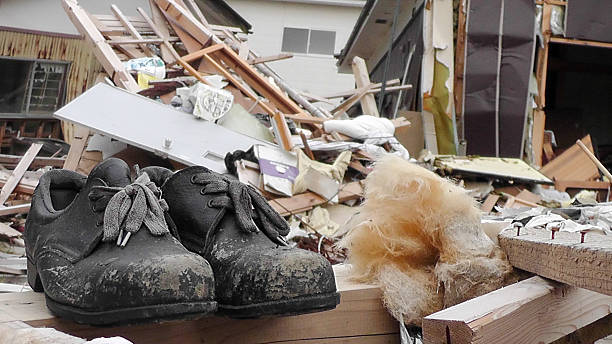 일본 지진 쓰나미 2011 ohama 타운명을 파기는 - 2011 뉴스 사진 이미지