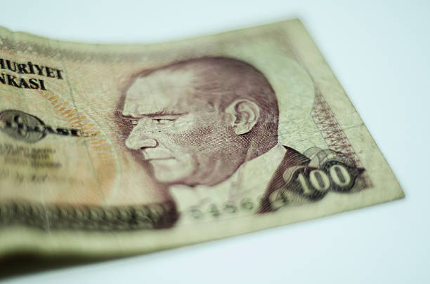 istock Old hundred Turkish Lira Banknote Closeup 512742682