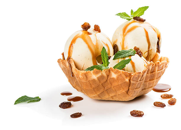 wafer korb mit vanille-eis - ice cream vanilla ice cream bowl white stock-fotos und bilder
