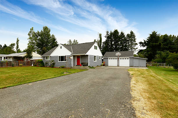 istock Grey house with white trim and red door 512748025