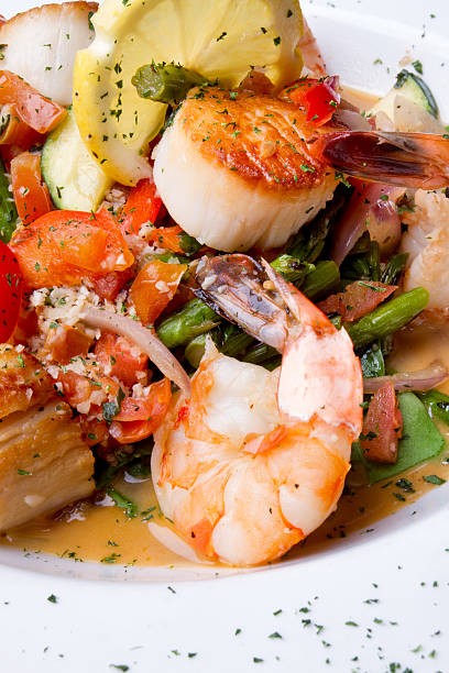 istock Seafood Scampi with Jumbo Shrimp and Scallops 512752784
