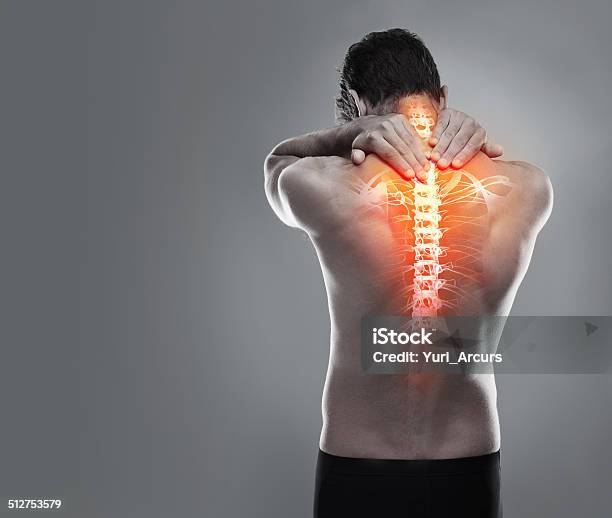 Die Für Rückenschmerzen Stockfoto und mehr Bilder von Schmerz - Schmerz, Rückenschmerzen, Rückansicht