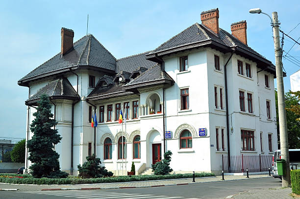 istock Targu Jiu city hall 512798375