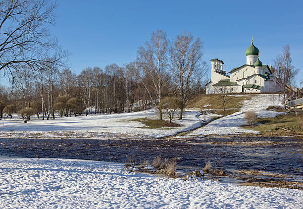 istock Winter landscape with church in Pskov, Russia 512802450