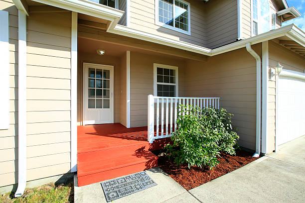 istock Entrance porch with railings. 512803025