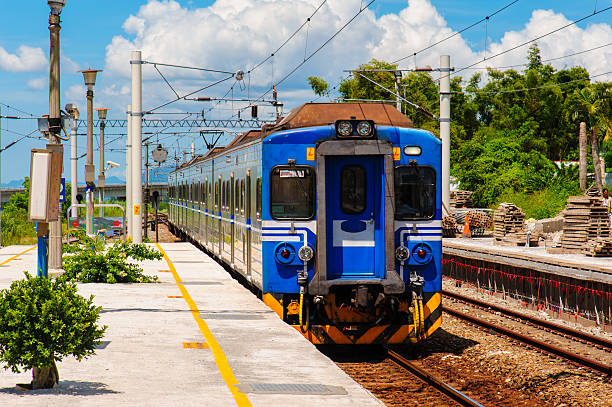 鉄道 - crossing east driving transportation ストックフォトと画像