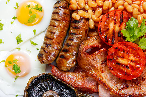 istock Full English breakfast with bacon, sausage, egg, beans and mushrooms 512805570
