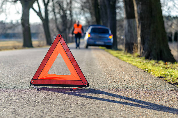 de panne - reflector danger warning triangle vehicle breakdown photos et images de collection