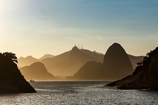 istock Sugar Loaf and Christ the Redeemer Statue by Sunset 512819234
