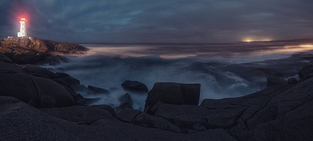 panoramiczne sztorm nor'easter - lighthouse storm sea panoramic zdjęcia i obrazy z banku zdjęć