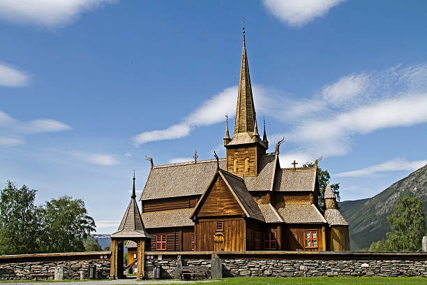 pentagrama iglesia en lom - lom church stavkirke norway fotografías e imágenes de stock