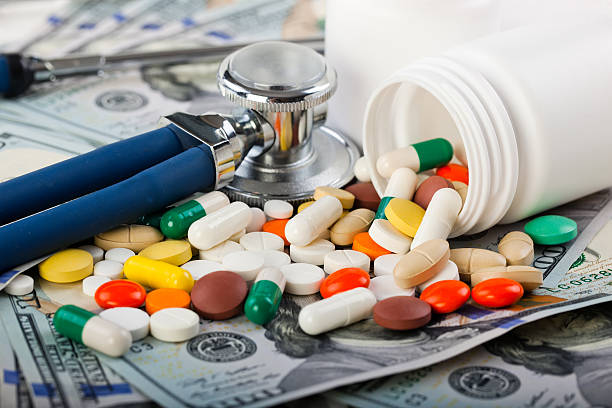 istock heap of pills. 512832371