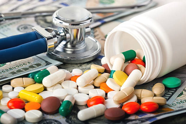 istock heap of pills. 512832373